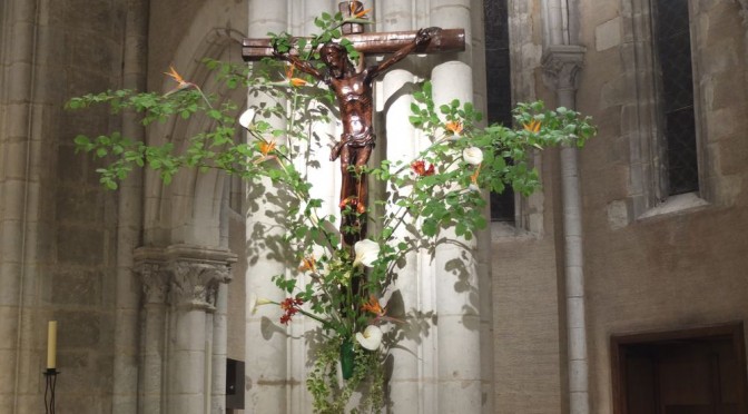 Croix fleurie pour l'Ascension